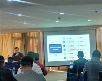 萬通公司員工學(xué)習(xí)《公路交通安全設(shè)施設(shè)計規(guī)范》及《公路交通安全設(shè)施設(shè)計細(xì)則》