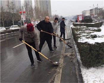 鏟雪保通行，行動(dòng)暖人心